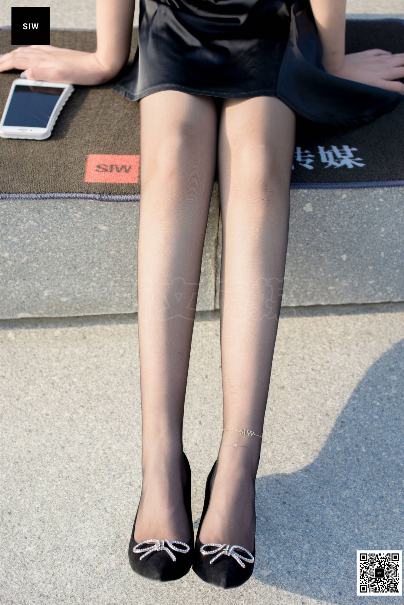 SIW斯文传媒 091 思琪 真丝修身超短低腰裙